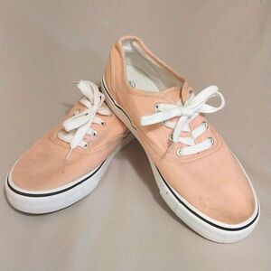 Basic canvas pastel pink shows size 9